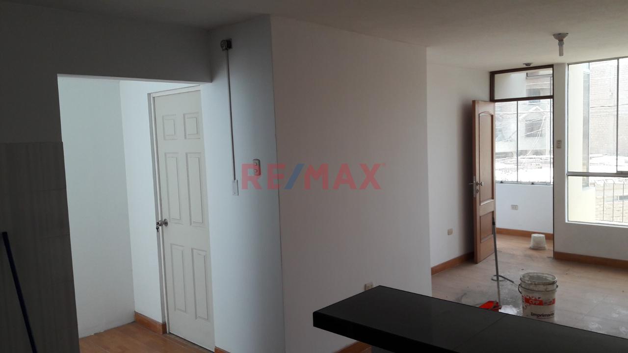 Venta De Casa De 138 M2  2 Pisos  Con Azotea En San Martin De Porras .Cerca Av.Faucett Y Canta Callao — foto 10