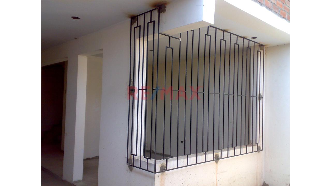 Venta De Casa De 138 M2  2 Pisos  Con Azotea En San Martin De Porras .Cerca Av.Faucett Y Canta Callao — foto 6