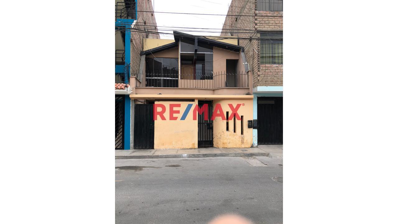 Venta De Casa De 138 M2  2 Pisos  Con Azotea En San Martin De Porras .Cerca Av.Faucett Y Canta Callao