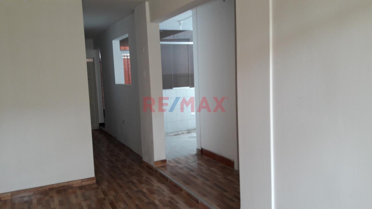 Venta De Casa De 138 M2  2 Pisos  Con Azotea En San Martin De Porras .Cerca Av.Faucett Y Canta Callao — foto 8