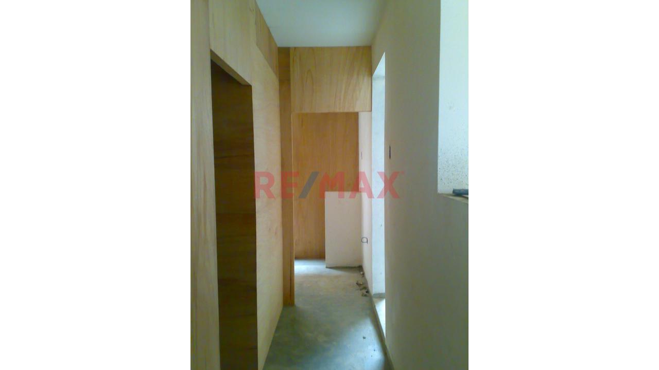 Venta De Casa De 138 M2  2 Pisos  Con Azotea En San Martin De Porras .Cerca Av.Faucett Y Canta Callao — foto 13