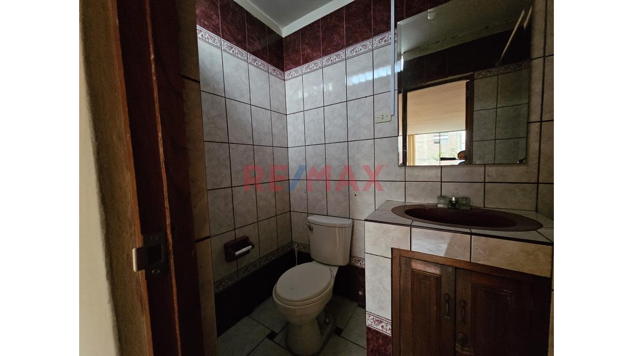 Casa De 3 Pisos En Alquiler Para Empresas, Oficinas O Vivienda En Excelente Ubicación De San Juan De Miraflores - 17