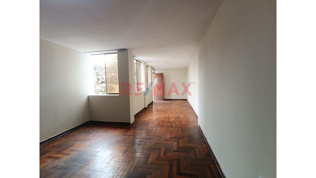 Casa De 3 Pisos En Alquiler Para Empresas, Oficinas O Vivienda En Excelente Ubicación De San Juan De Miraflores - 12