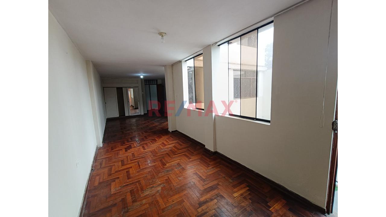 Casa De 3 Pisos En Alquiler Para Empresas, Oficinas O Vivienda En Excelente Ubicación De San Juan De Miraflores - 13