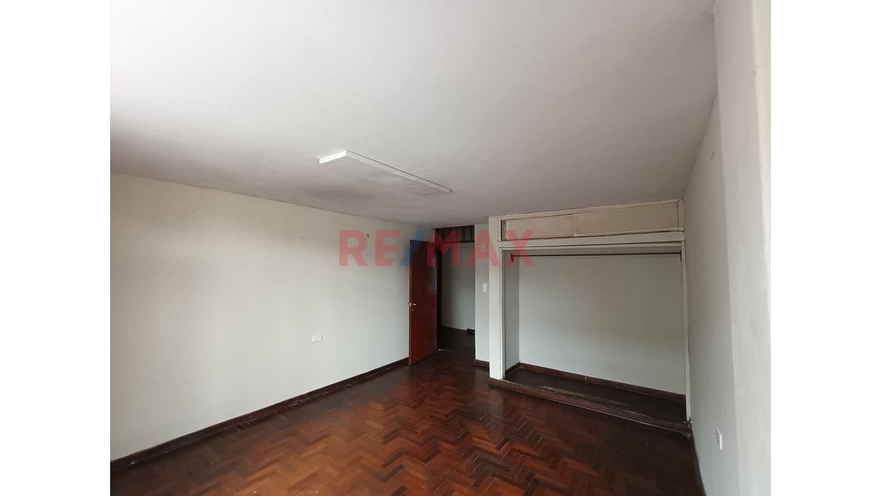 Casa De 3 Pisos En Alquiler Para Empresas, Oficinas O Vivienda En Excelente Ubicación De San Juan De Miraflores - 10