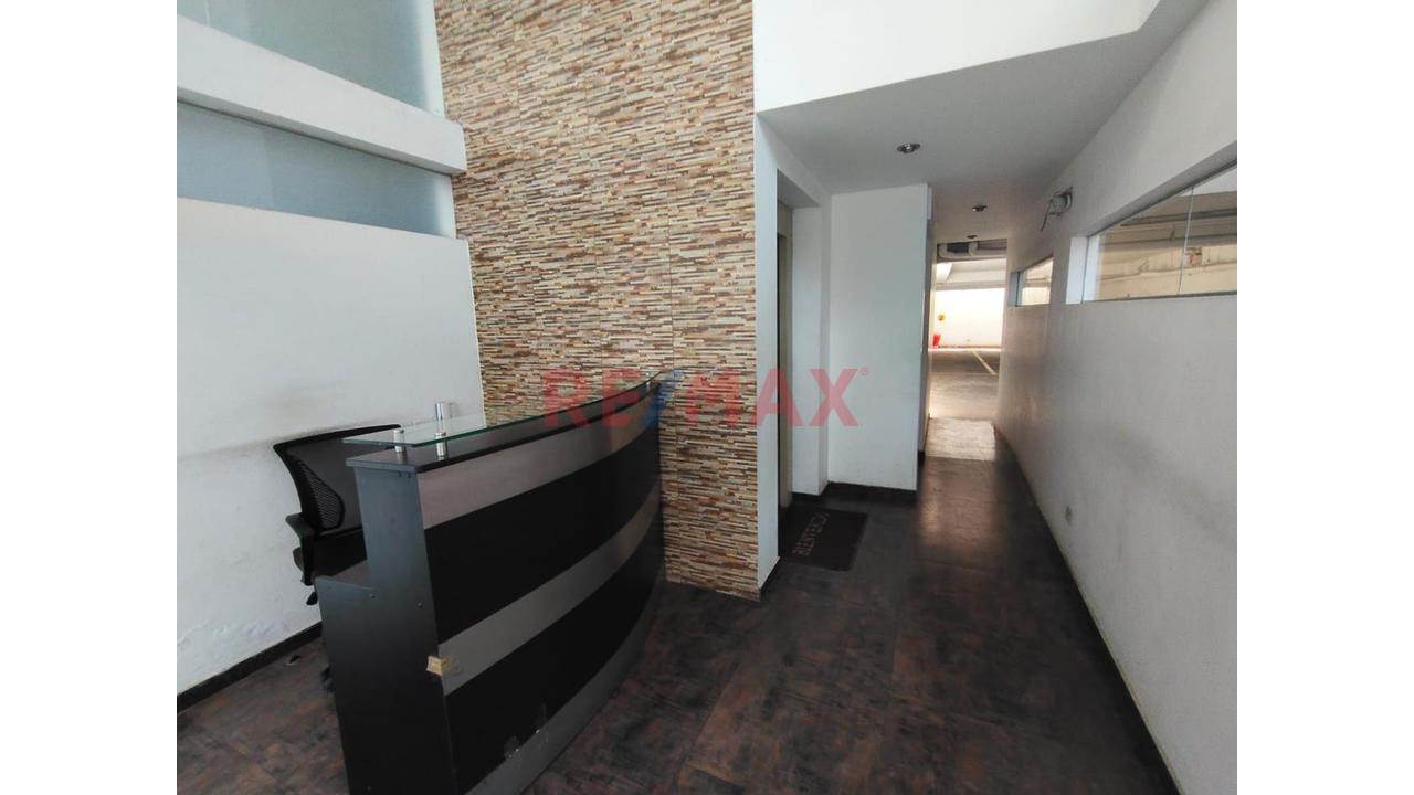 Vendo Amplio Departamento Primer Piso Con Terraza + 2 Estacionamientos — foto 13