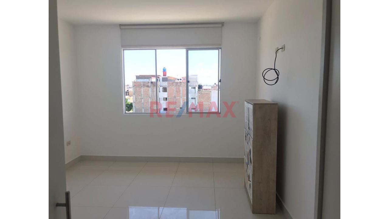 Se Vende Departamento  En Exclusivo Condominio, Urbanización Las Torrs Del Chipe. Torre 1 - 5