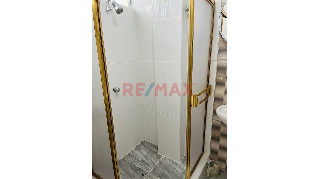 Casa De 3 Pisos En Plena Av. Huarochirí | A Pasos Del Óvalo Huarochirí — foto 8
