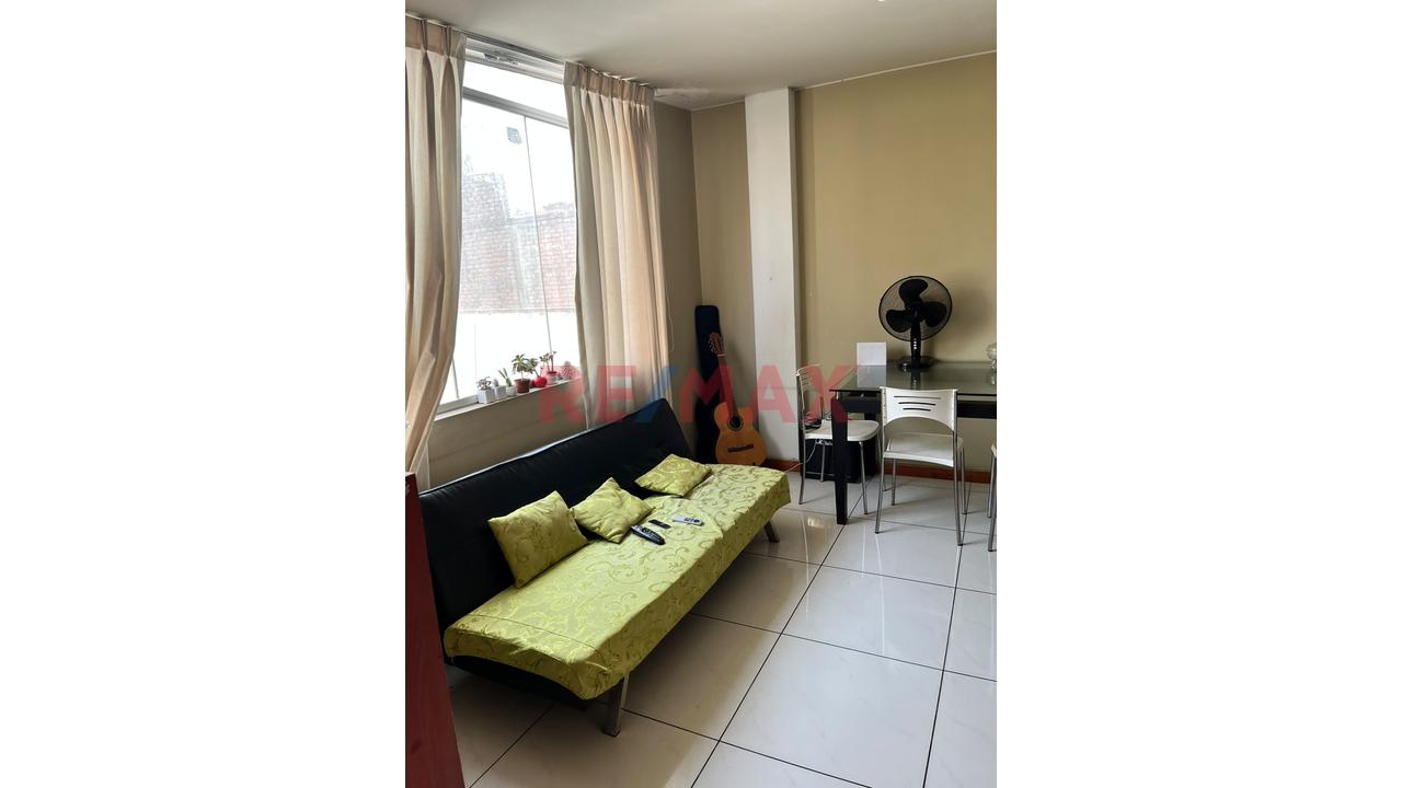 Casa De 3 Pisos En Plena Av. Huarochirí | A Pasos Del Óvalo Huarochirí — foto 15