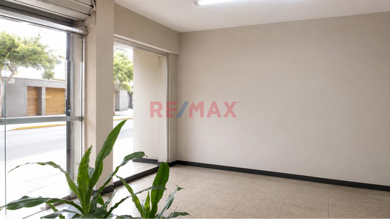 Vendo Estratégico Local Comercial De 52M² En San Isidro: Alta Exposición — foto 4
