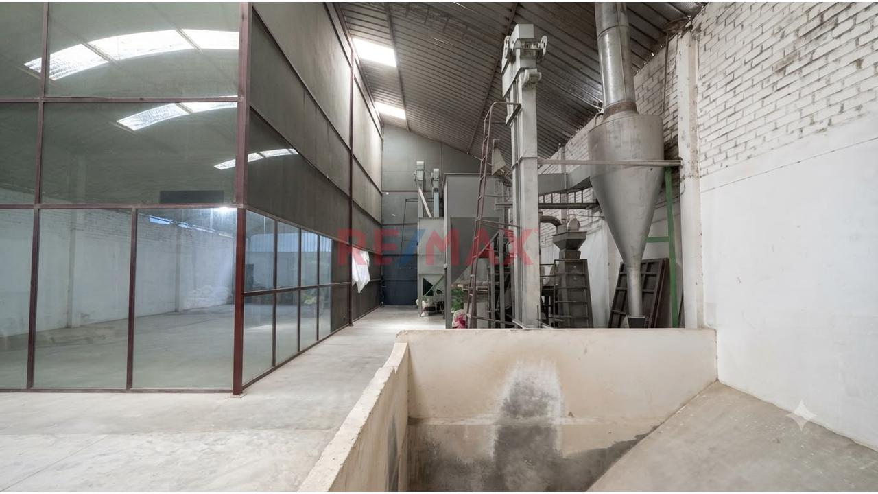 Almacen En Venta 400M2 En Urb. La Parada - 4