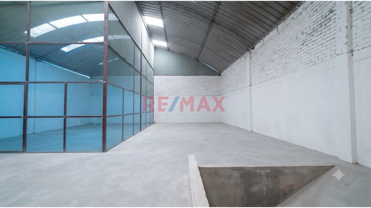 Almacen En Venta 400M2 En Urb. La Parada - 5