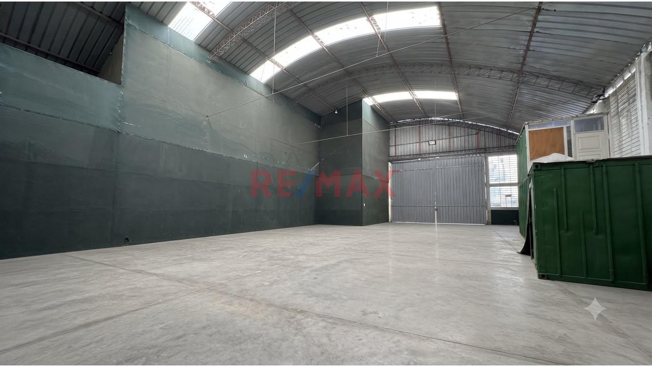Almacen En Venta 400M2 En Urb. La Parada - 2