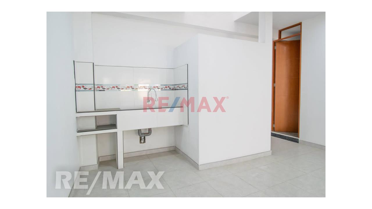 🏪 ¡Se Alquila Amplio Local Comercial En 2Do Piso  - Av. Mariategui - San Juan De Lurigancho! 🚀 - 12