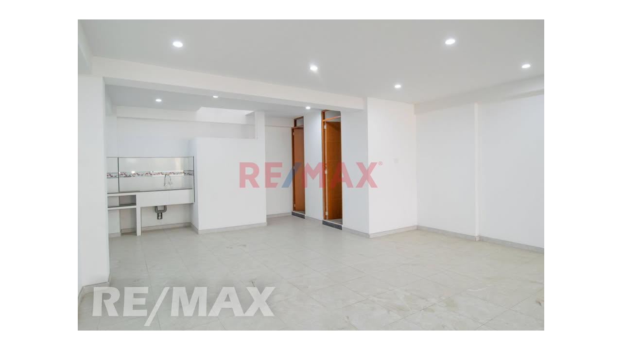 🏪 ¡Se Alquila Amplio Local Comercial En 2Do Piso  - Av. Mariategui - San Juan De Lurigancho! 🚀 - 2