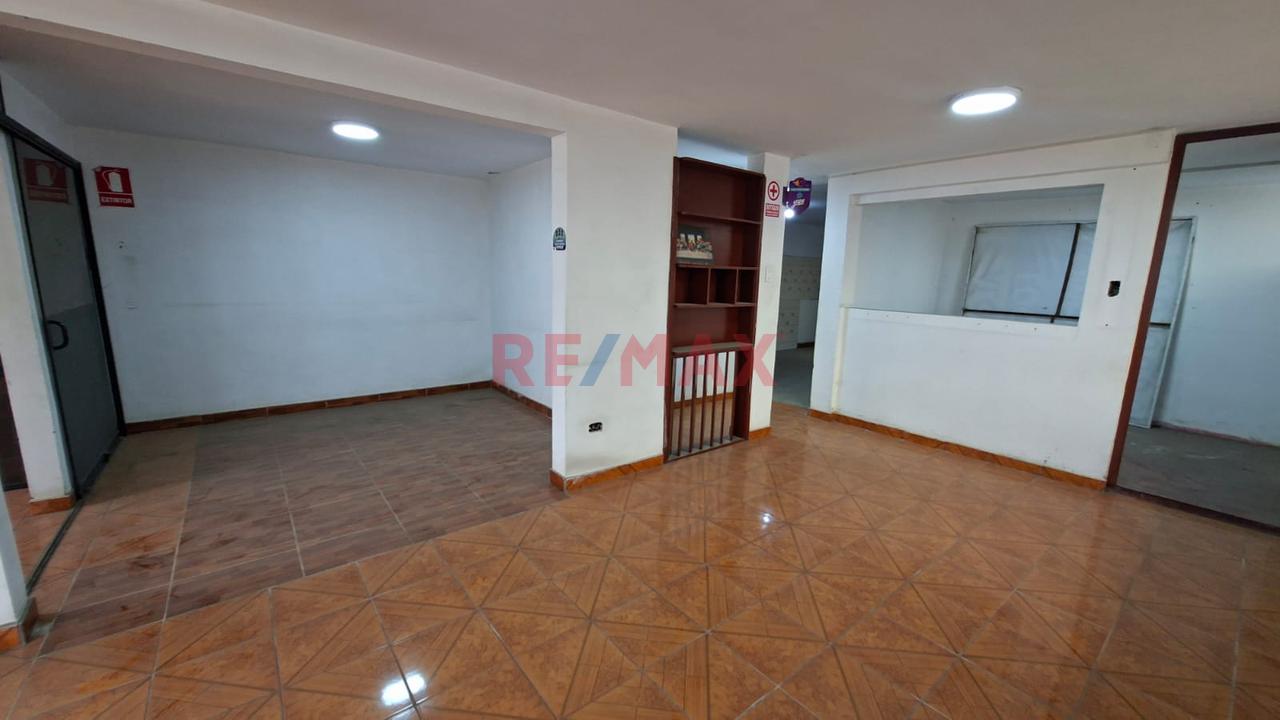 Alquilo Local Comercial 1, 2 Pisos + Azotea En La Av. Chimpu Ocllo - Carabayllo — foto 4