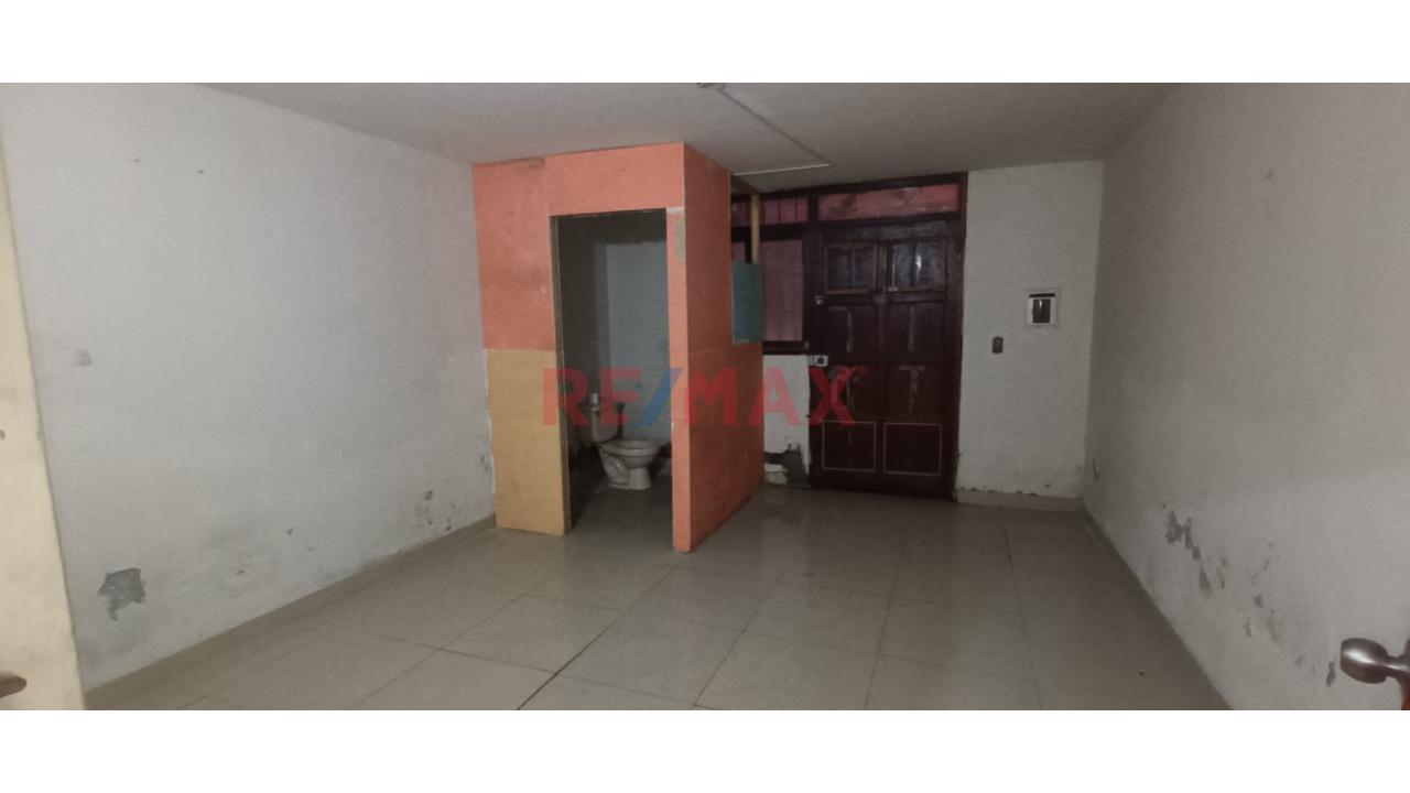 Vendo Amplia Y Estratégica Casa Familiar De 259 M² En Comas: Máximo Confort Y Excelente Conectividad — foto 8