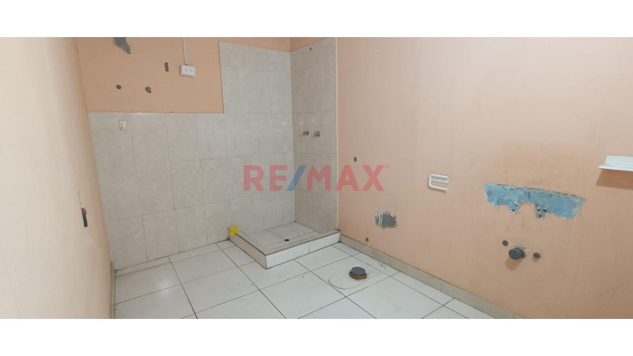 Vendo Amplia Y Estratégica Casa Familiar De 259 M² En Comas: Máximo Confort Y Excelente Conectividad — foto 9