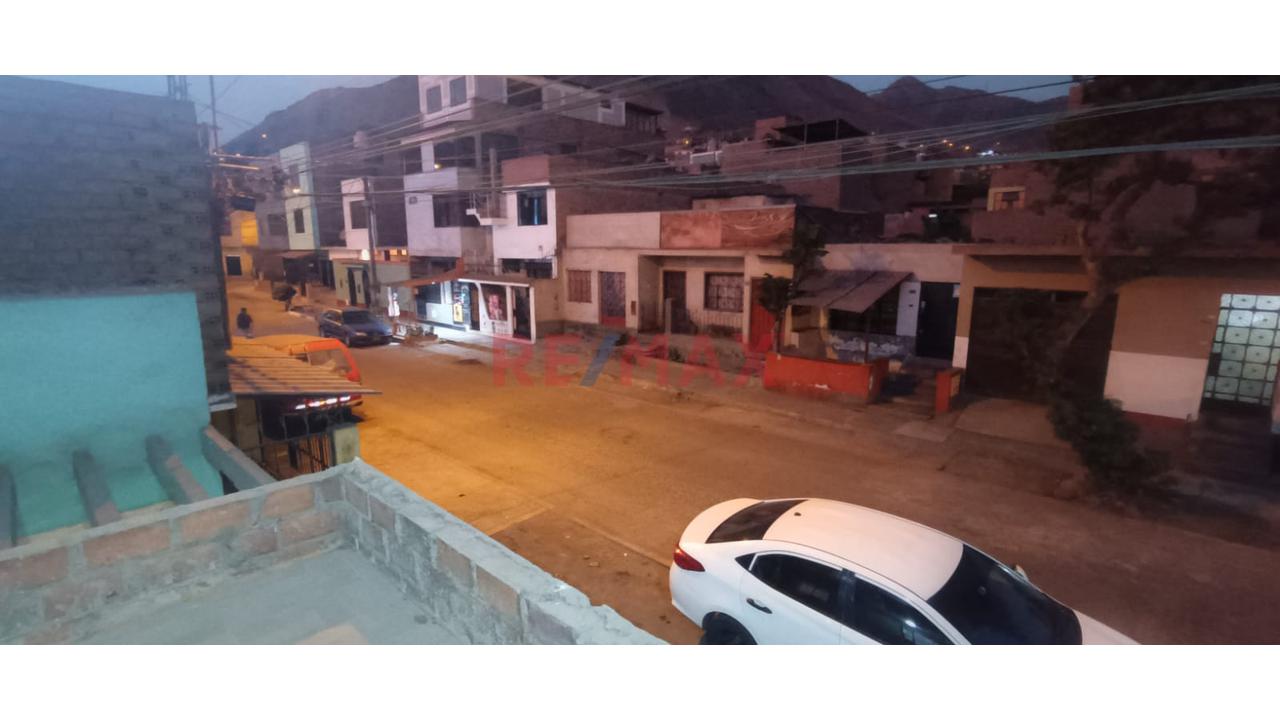 Vendo Amplia Y Estratégica Casa Familiar De 259 M² En Comas: Máximo Confort Y Excelente Conectividad — foto 13
