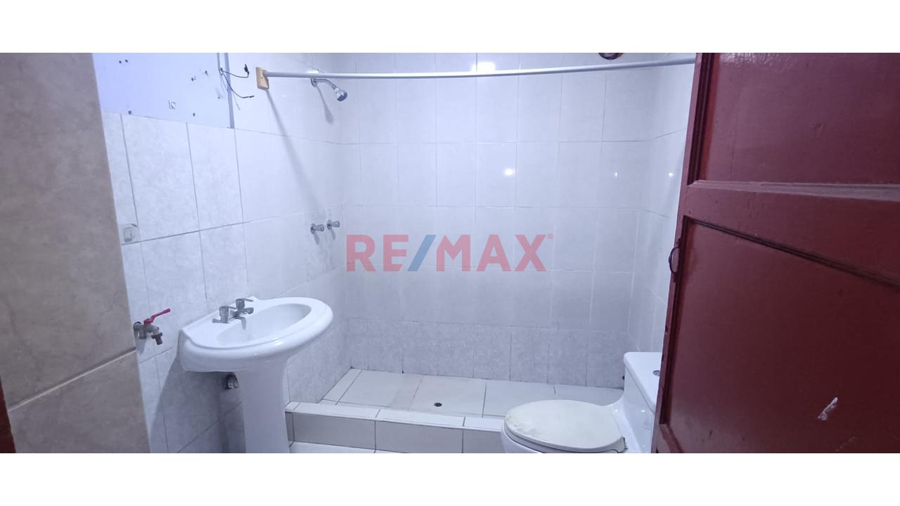 Vendo Amplia Y Estratégica Casa Familiar De 259 M² En Comas: Máximo Confort Y Excelente Conectividad — foto 10