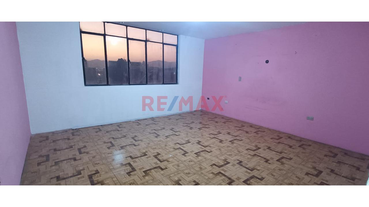 Vendo Amplia Y Estratégica Casa Familiar De 259 M² En Comas: Máximo Confort Y Excelente Conectividad — foto 5