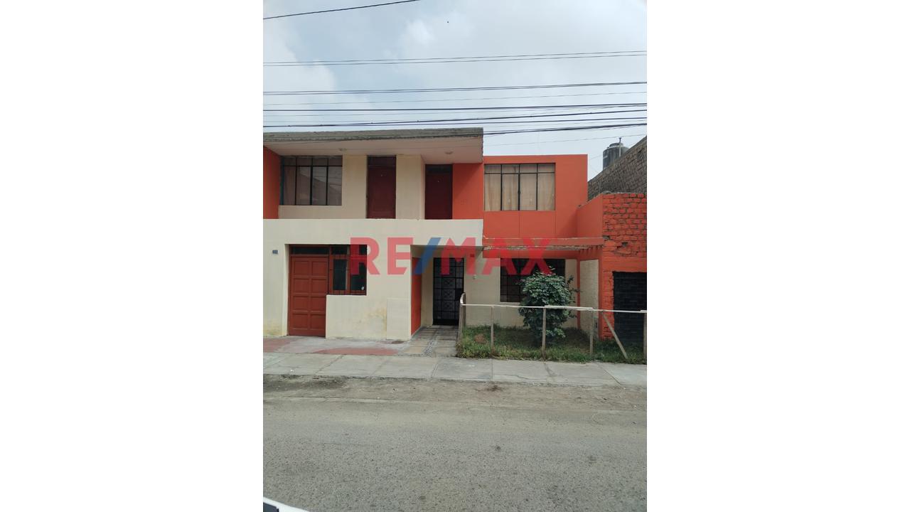 Vendo Amplia Y Estratégica Casa Familiar De 259 M² En Comas: Máximo Confort Y Excelente Conectividad