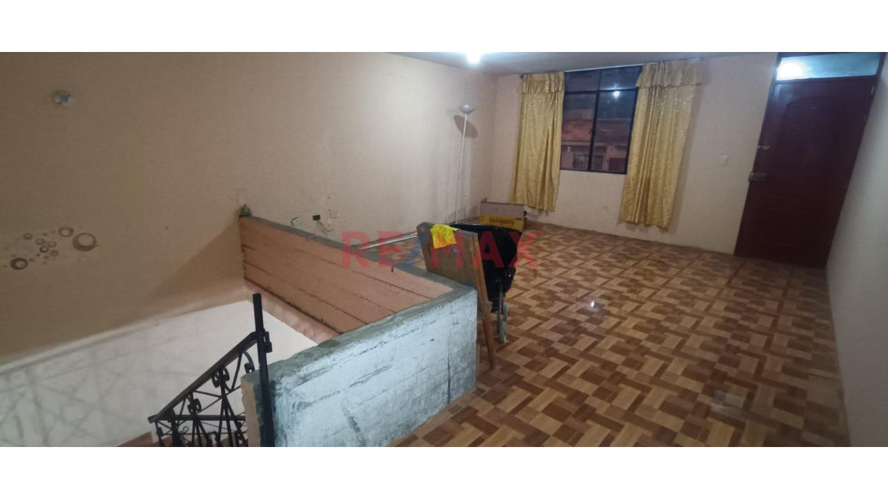Vendo Amplia Y Estratégica Casa Familiar De 259 M² En Comas: Máximo Confort Y Excelente Conectividad — foto 3