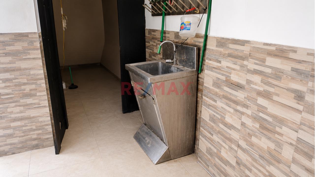Local Comercial De 75 M² En Urb. Ignacio Merino - 1.ª Etapa, Ubicado Sobre Avenida Principal Y Cerca A Inkafarma. - 10