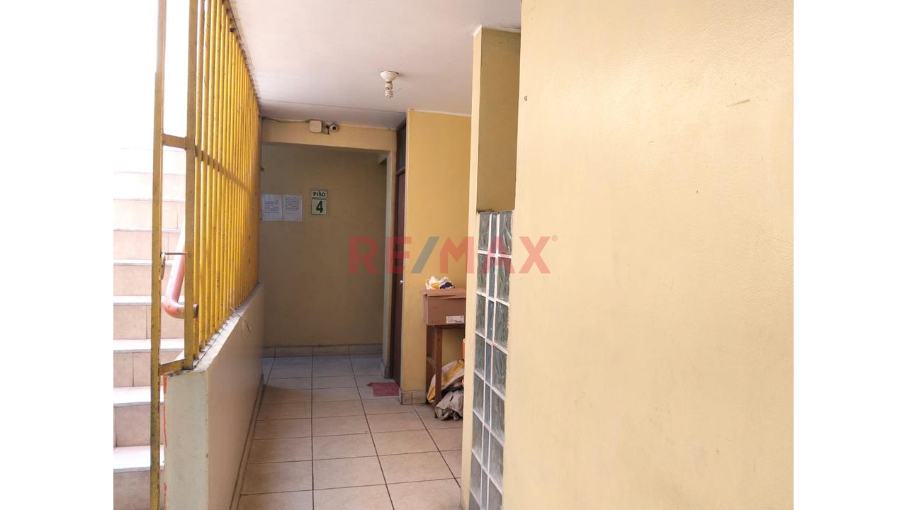 Vendo Hotel De Cuatro Pisos + Tienda Comercial En Primer Piso- Comas - 2