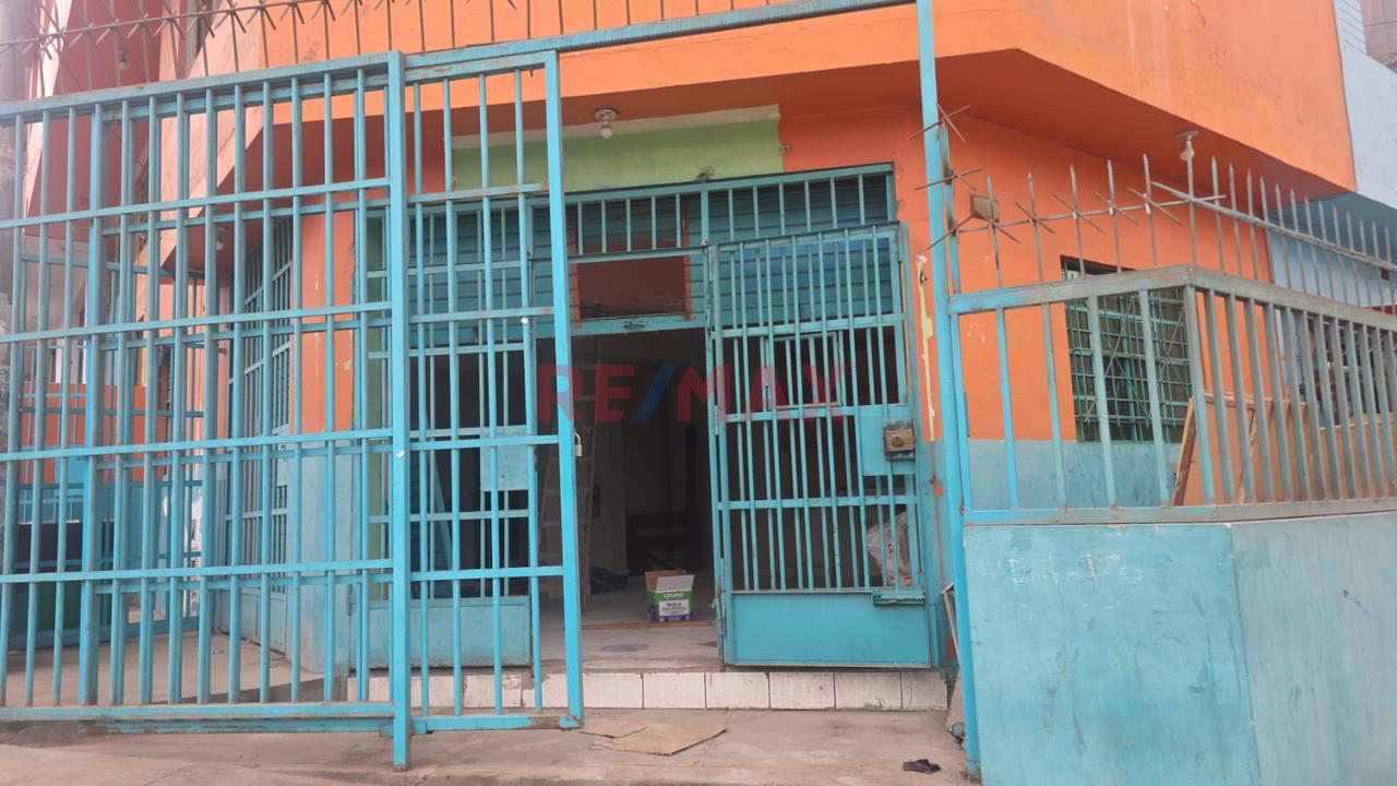 Vendo Hotel De Cuatro Pisos + Tienda Comercial En Primer Piso- Comas - 9