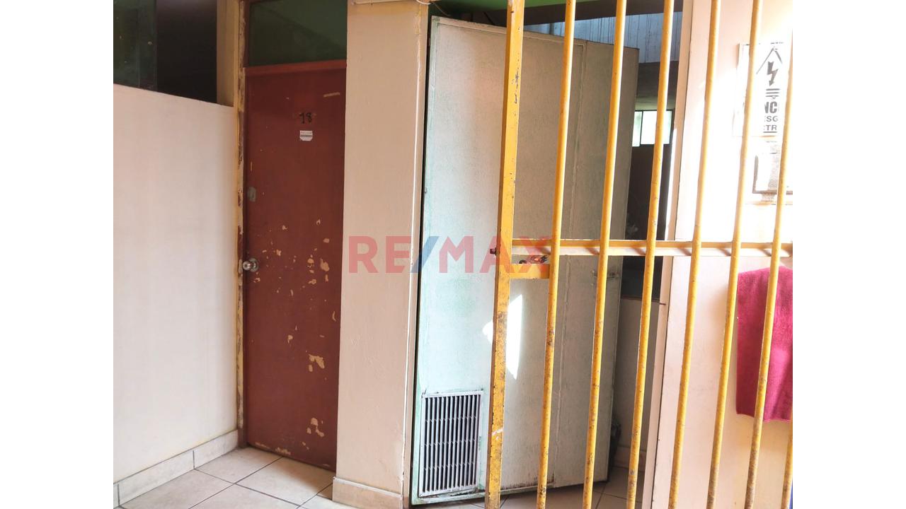 Vendo Hotel De Cuatro Pisos + Tienda Comercial En Primer Piso- Comas - 3