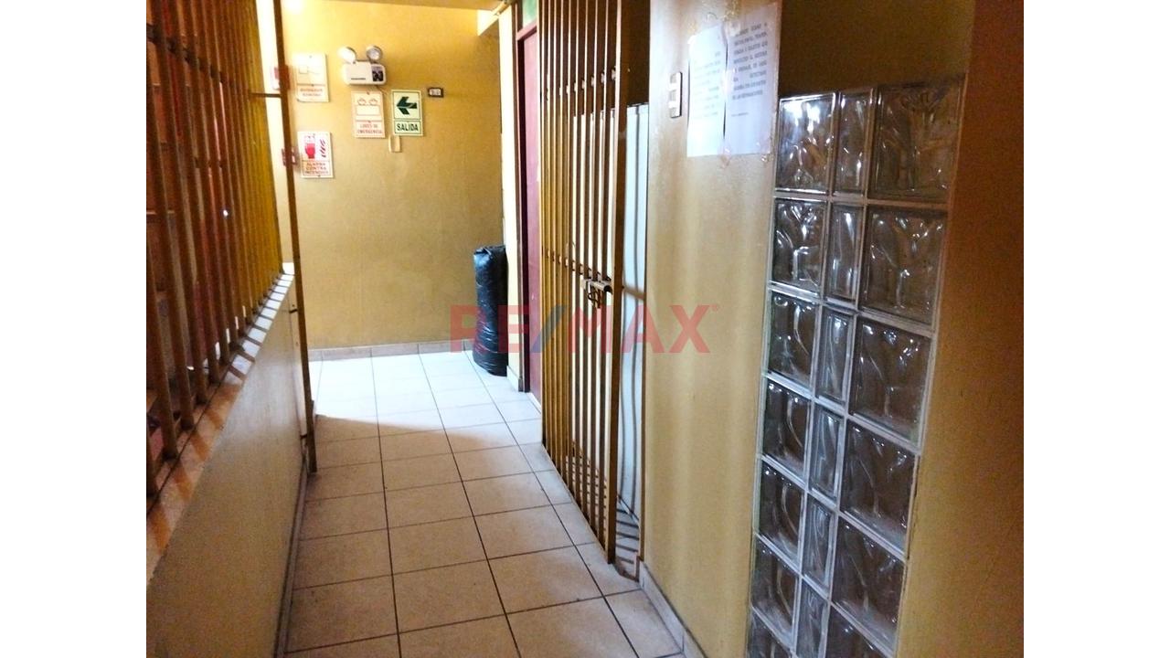 Vendo Hotel De Cuatro Pisos + Tienda Comercial En Primer Piso- Comas - 5