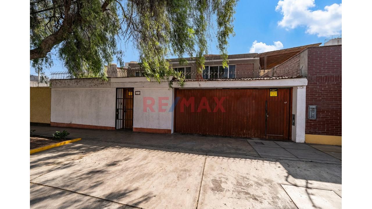 Casa Como Terreno Para Proyecto Multifamiliar - Valle Hermoso