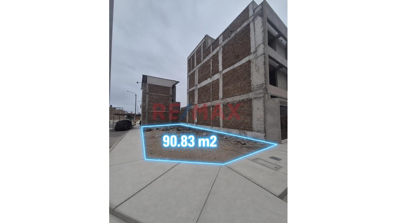 Se Vende Lote En Esquina En El Condominio Altos Del Valle - 3