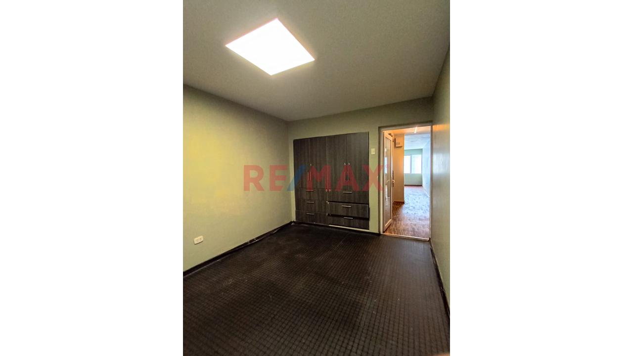 Se Alquila Oficina - Zona Comercial - Salamanca - 17