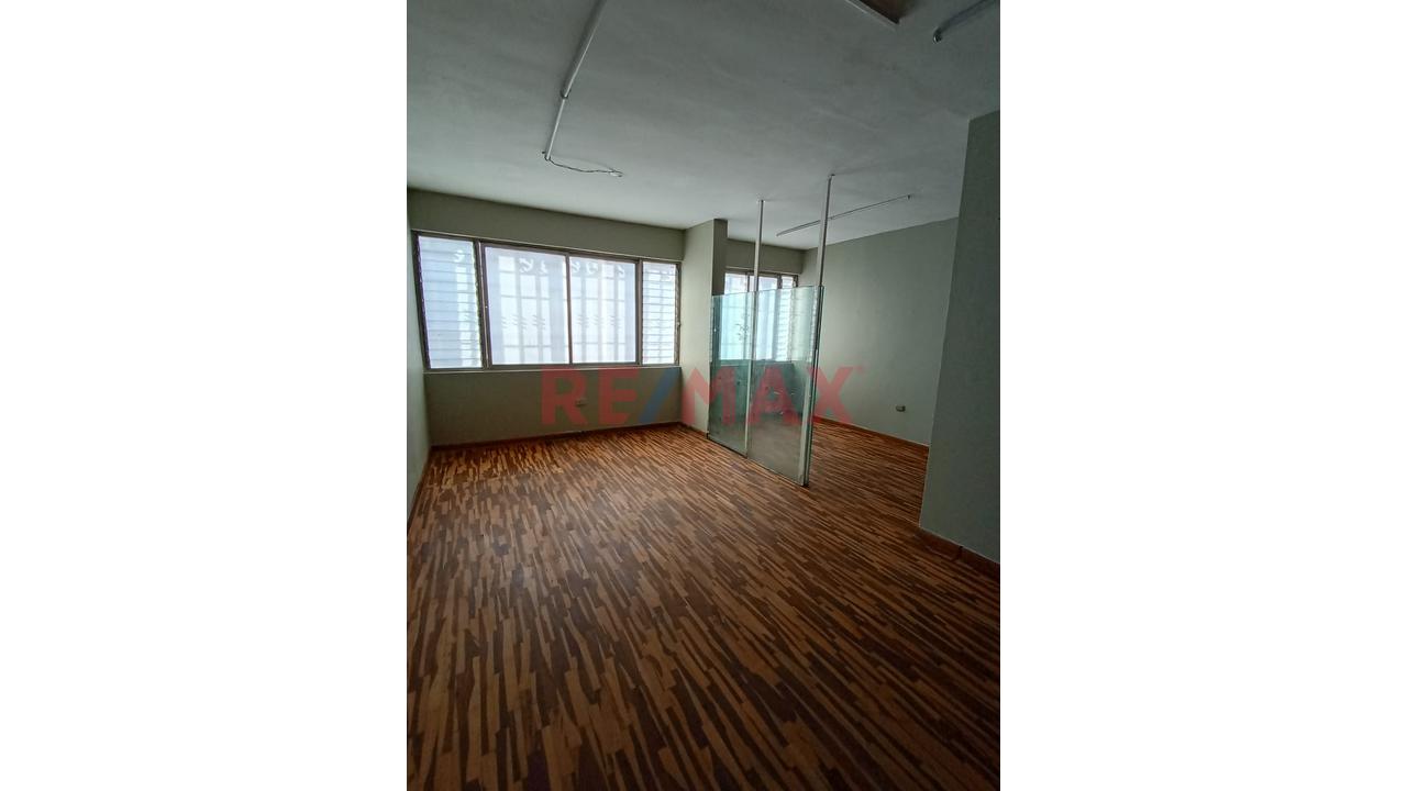 Se Alquila Oficina - Zona Comercial - Salamanca - 1