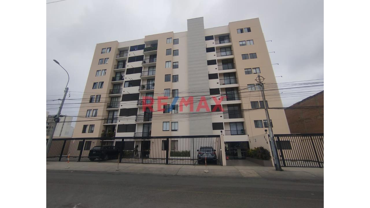 Vive Bonito!! Compra Depa Exclusivo Y Como Nuevo  En Chorrillos  Con  Areas Comunes Y Piscina
