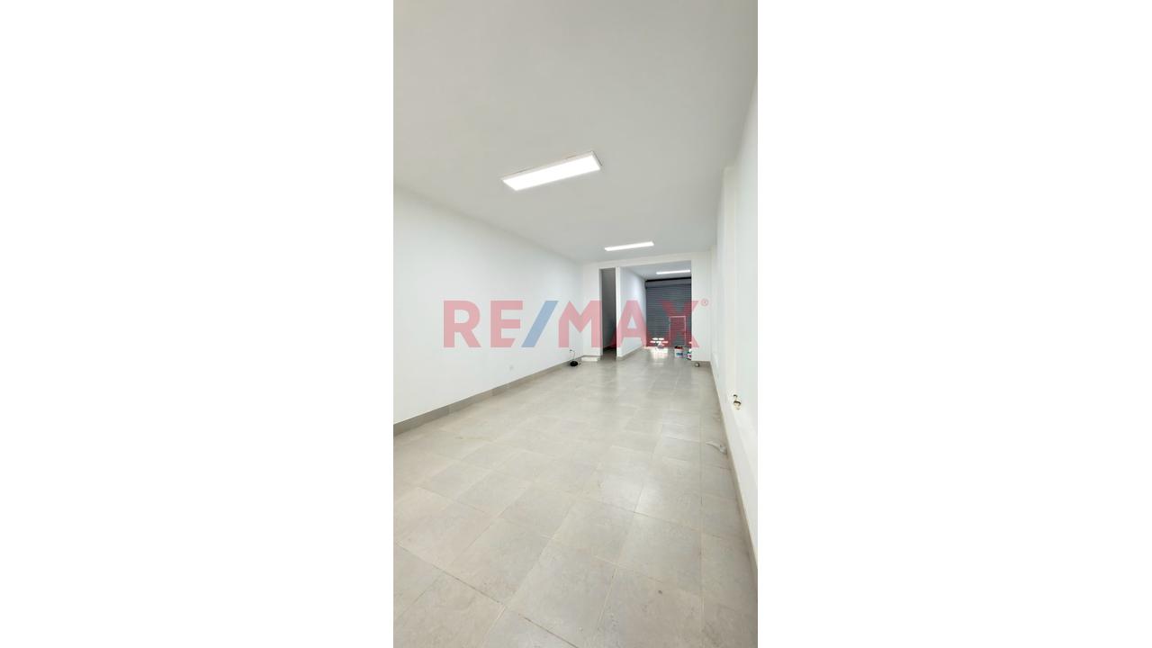 ⭐ ¡La Ubicación Que Tu Negocio Necesita! Local Comercial En Av. Universitaria – San Miguel — foto 9