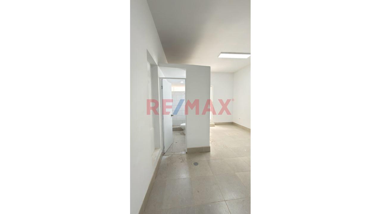 ⭐ ¡La Ubicación Que Tu Negocio Necesita! Local Comercial En Av. Universitaria – San Miguel — foto 6