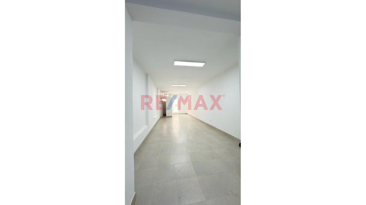 ⭐ ¡La Ubicación Que Tu Negocio Necesita! Local Comercial En Av. Universitaria – San Miguel — foto 5