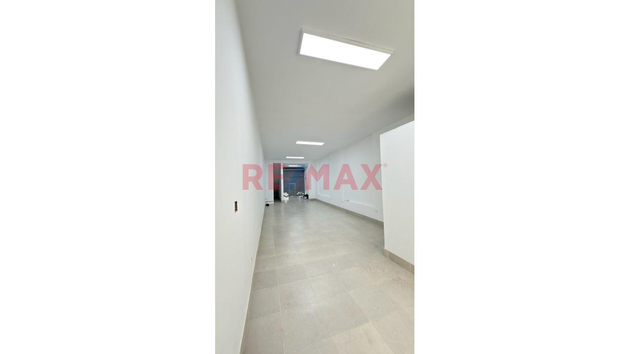 ⭐ ¡La Ubicación Que Tu Negocio Necesita! Local Comercial En Av. Universitaria – San Miguel — foto 7