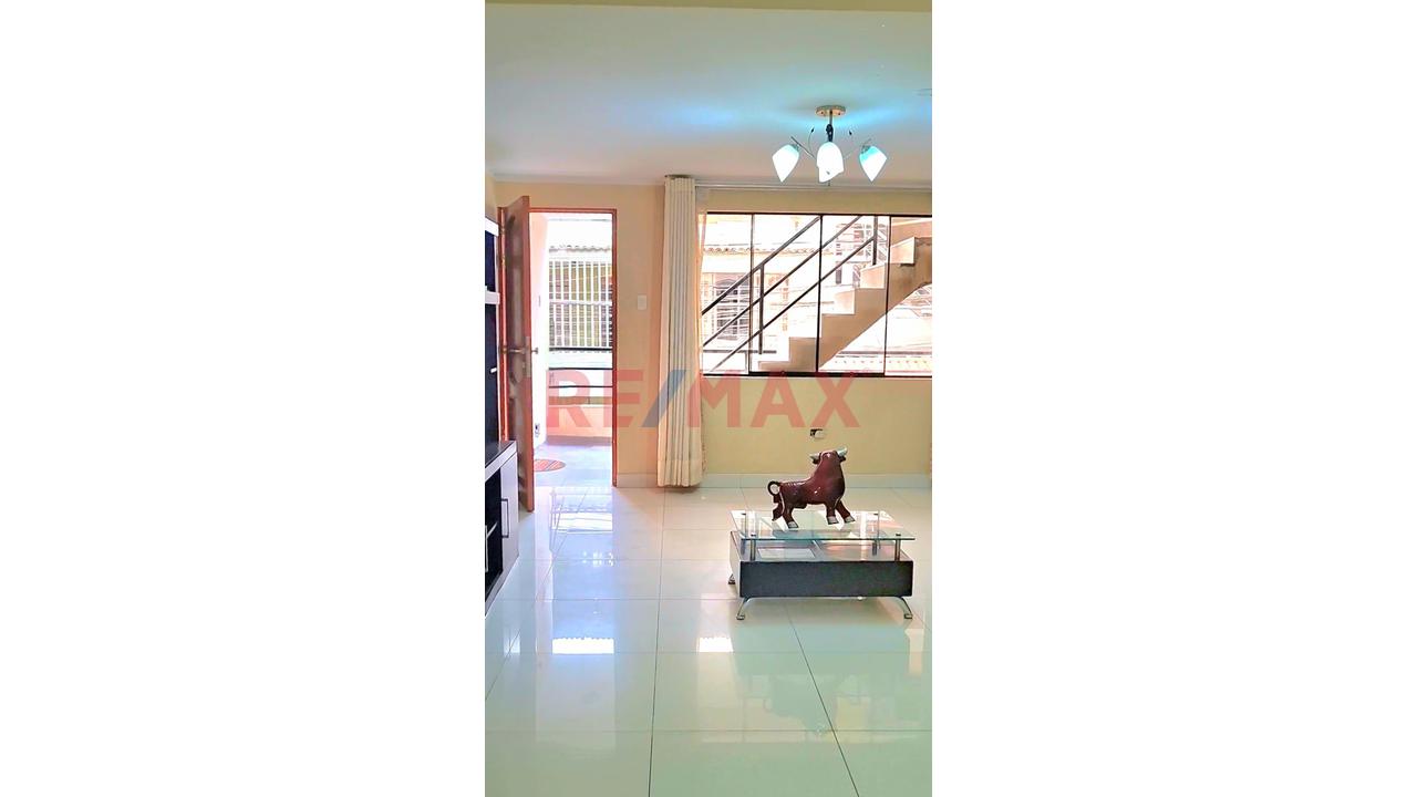 Venta De Hermoso Departamento A Espalda Del Hospital Sergio Bernales Collique Primera Zona — foto 4