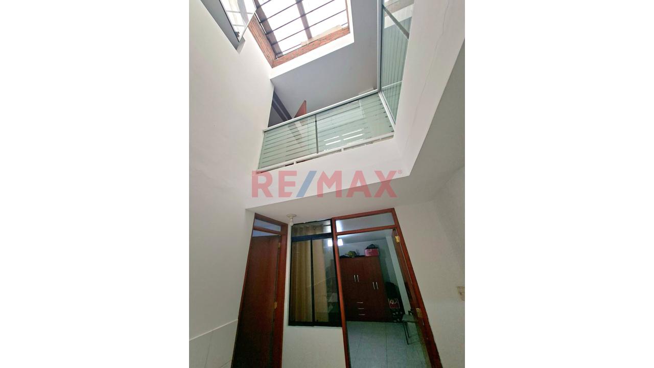 Venta De Hermoso Departamento A Espalda Del Hospital Sergio Bernales Collique Primera Zona — foto 9