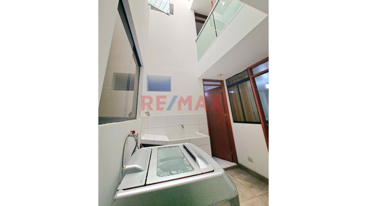 Venta De Hermoso Departamento A Espalda Del Hospital Sergio Bernales Collique Primera Zona — foto 8