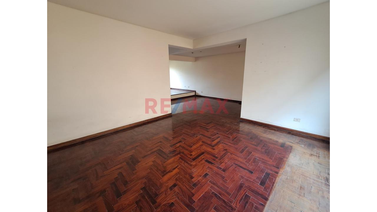 Ocasion! Venta Casa Residencial Frente A La Universidad De Lima Y Jockey Plaza - Surco — foto 5