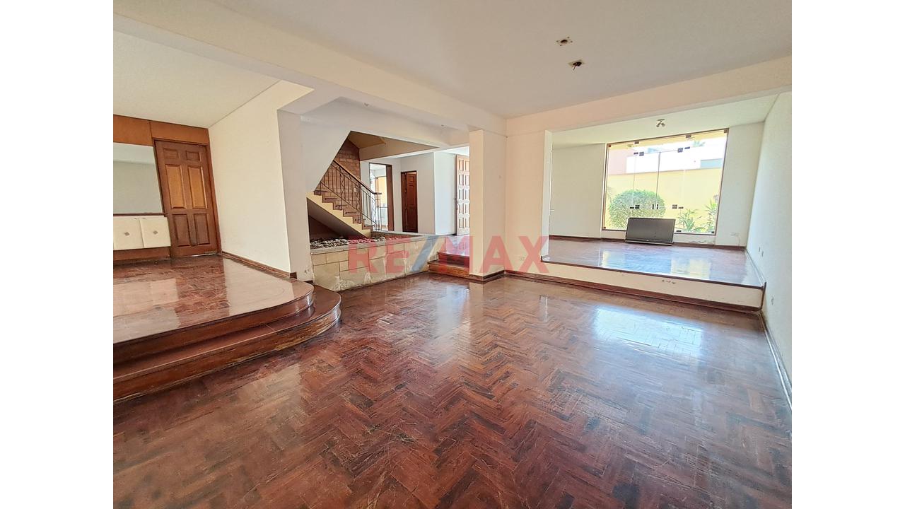 Ocasion! Venta Casa Residencial Frente A La Universidad De Lima Y Jockey Plaza - Surco — foto 3
