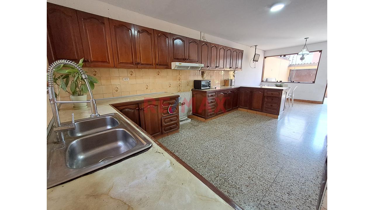 Ocasion! Venta Casa Residencial Frente A La Universidad De Lima Y Jockey Plaza - Surco — foto 6