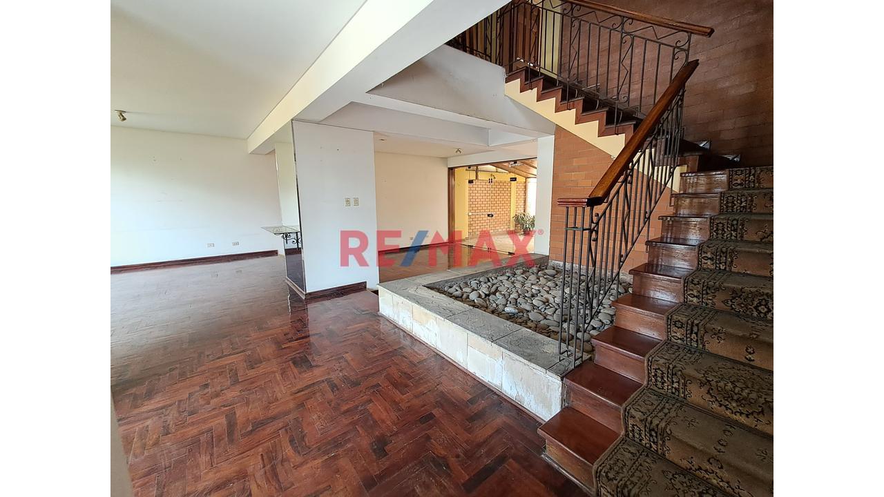 Ocasion! Venta Casa Residencial Frente A La Universidad De Lima Y Jockey Plaza - Surco