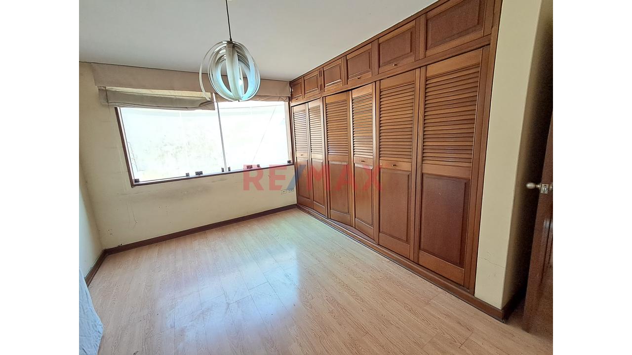 Se Alquila! Casa Residencial De 3 Pisos Frente A La Universidad De Lima Y Jockey Plaza - Surco — foto 11