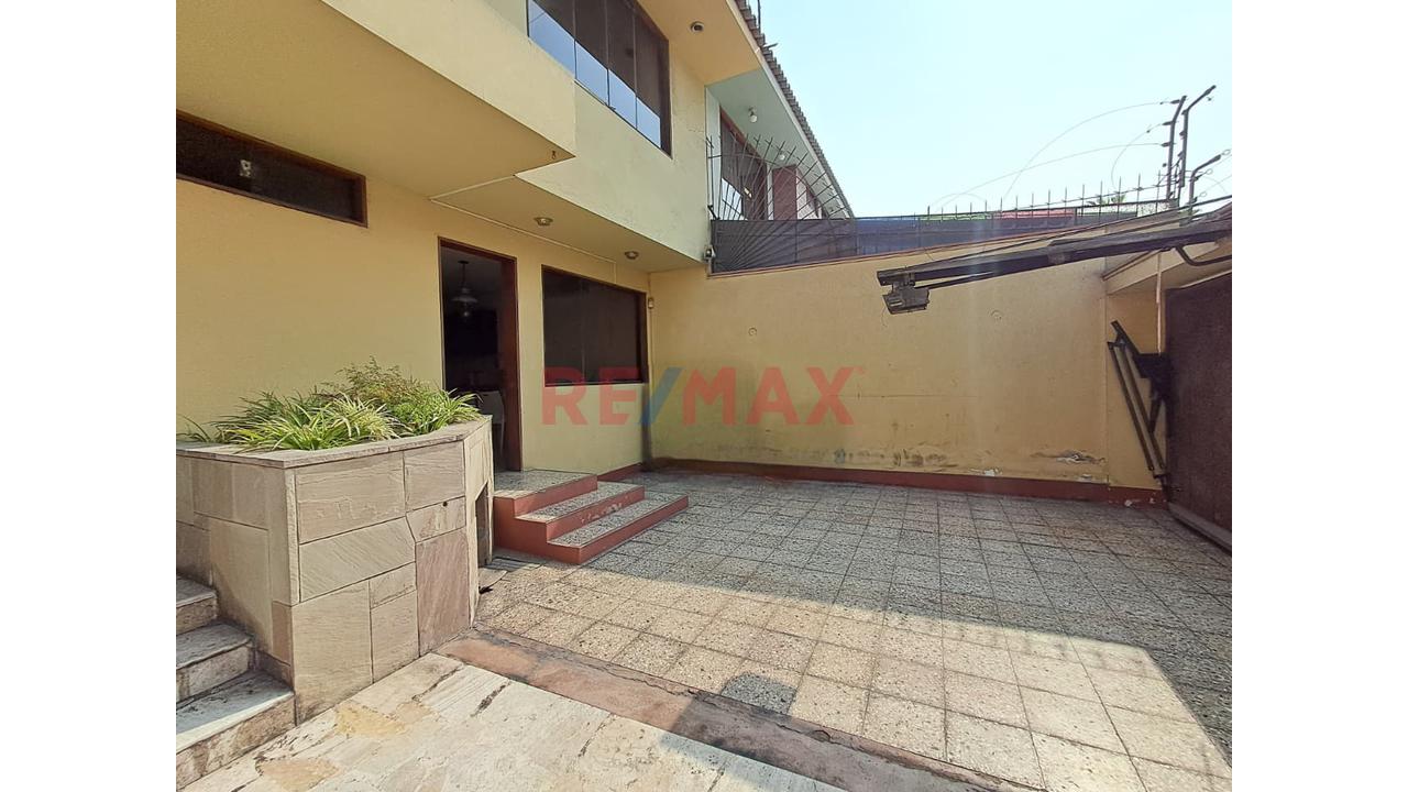 Se Alquila! Casa Residencial De 3 Pisos Frente A La Universidad De Lima Y Jockey Plaza - Surco — foto 8